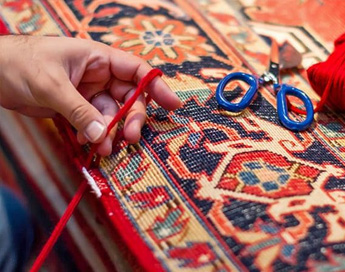 خدمات تخصصی و حرفه ای رفوی فرش در قالیشویی جمشیدیه